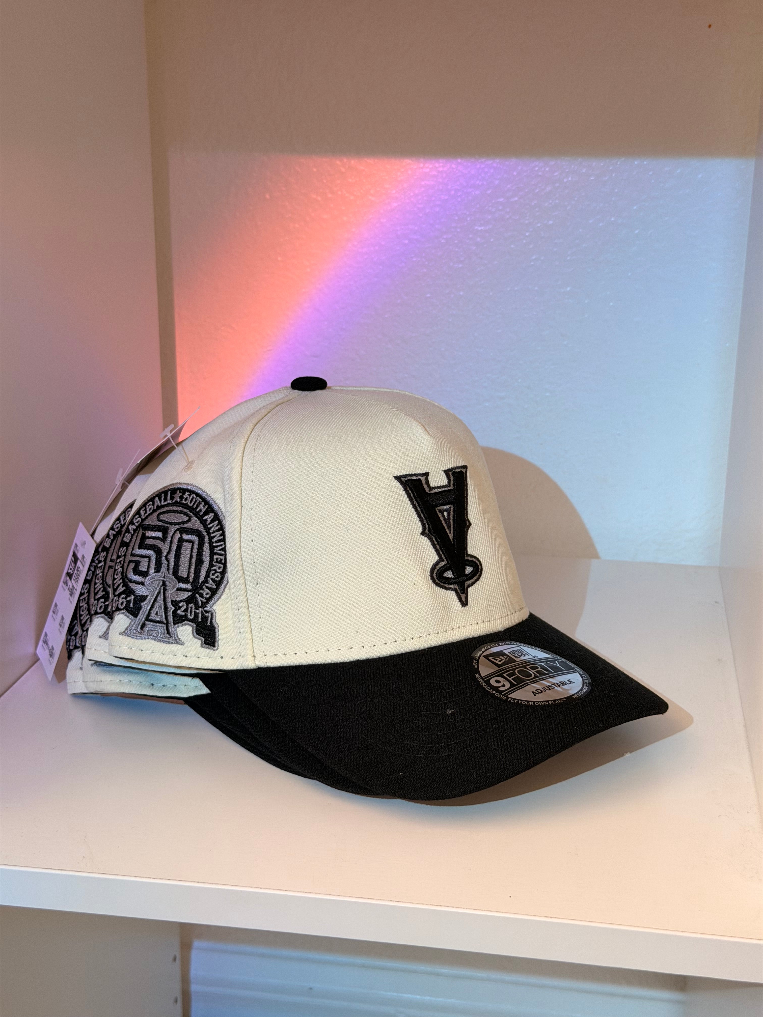 NEW ERA LA ANGELS. BLACK-WHITE